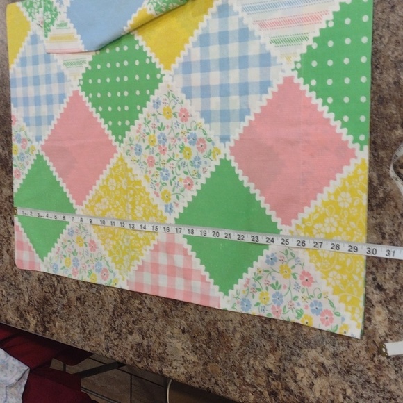 Lot of 4 pillowcases. Two sets of two. Floral. - Picture 9 of 10